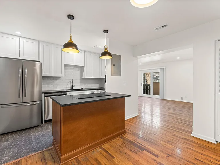 Walnut Apartments — Photo 16