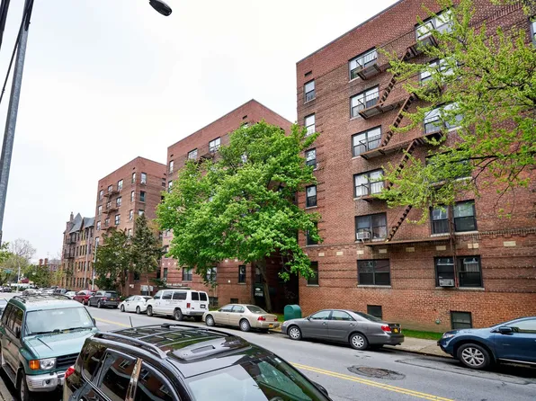 34-15 Parsons Boulevard