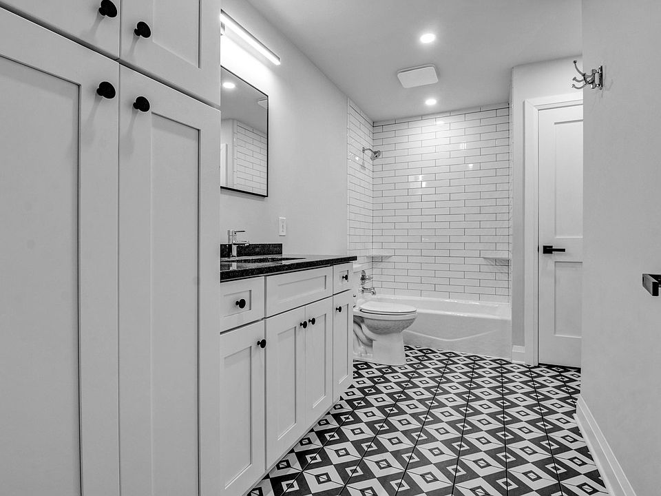 2nd image of 518 E Goundry St #2