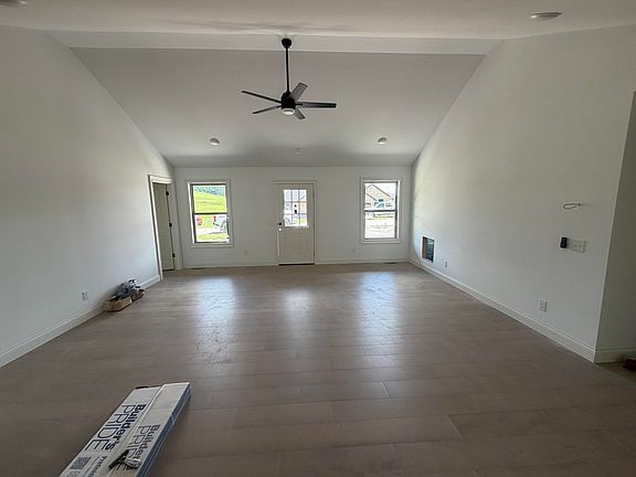5th image of 392 Madison Cir