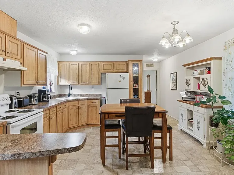 19141 Joselyn St SW — Photo 3