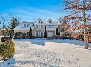 9 Downing Dr W, White Plains, NY 10607