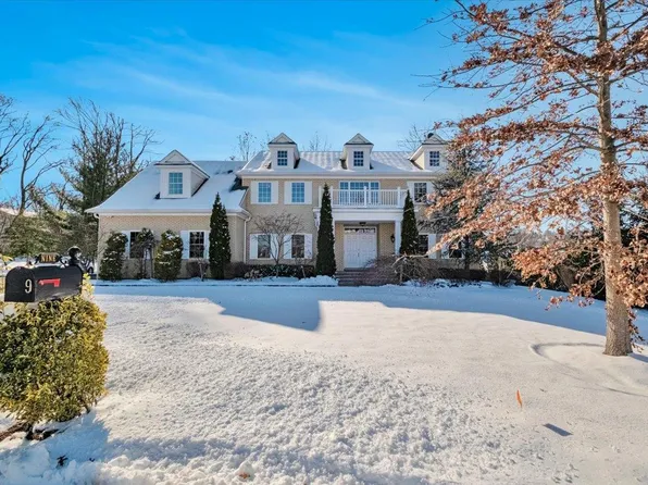 9 Downing Drive W, White Plains, NY 10607