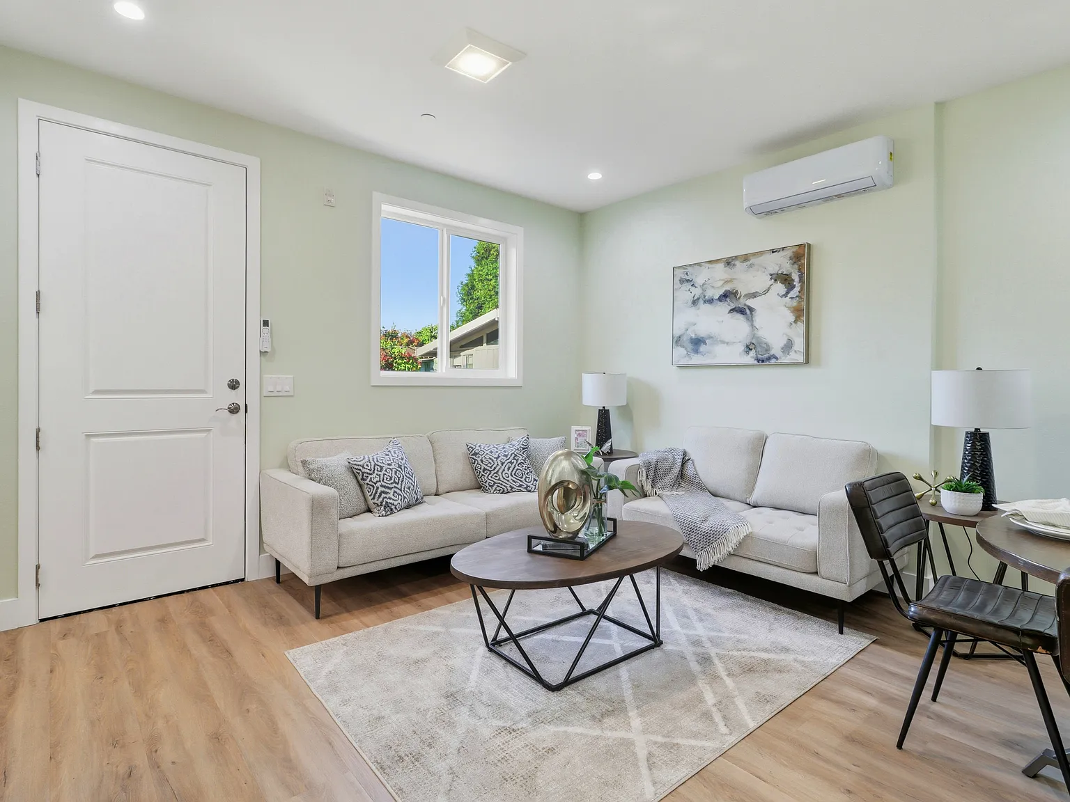 2 bed, 1.5 bath, 905 sqft, $2,900 — Photo 4