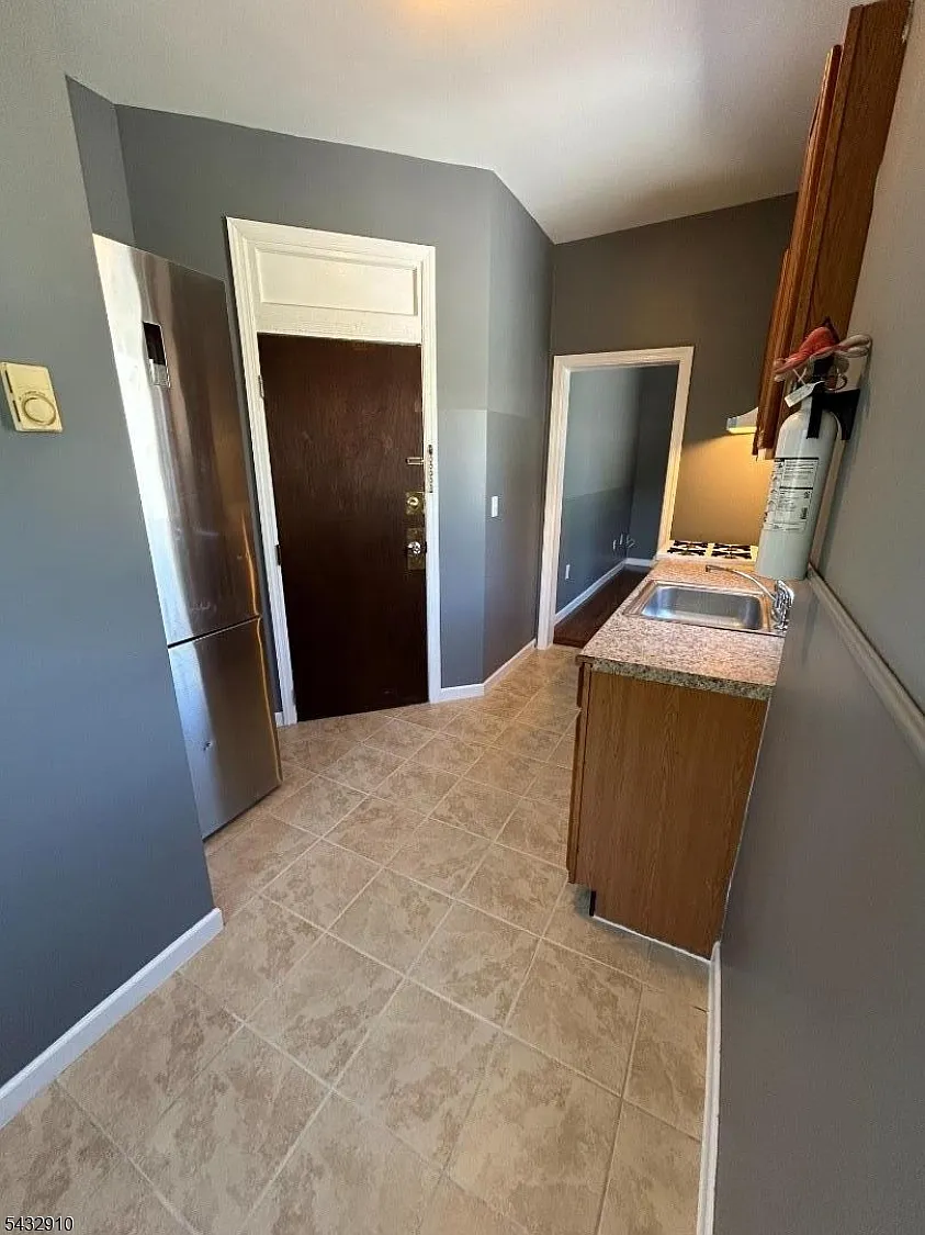 286 Nagle St, Unit 3, Cliffside Park, NJ 07010 — Photo 4