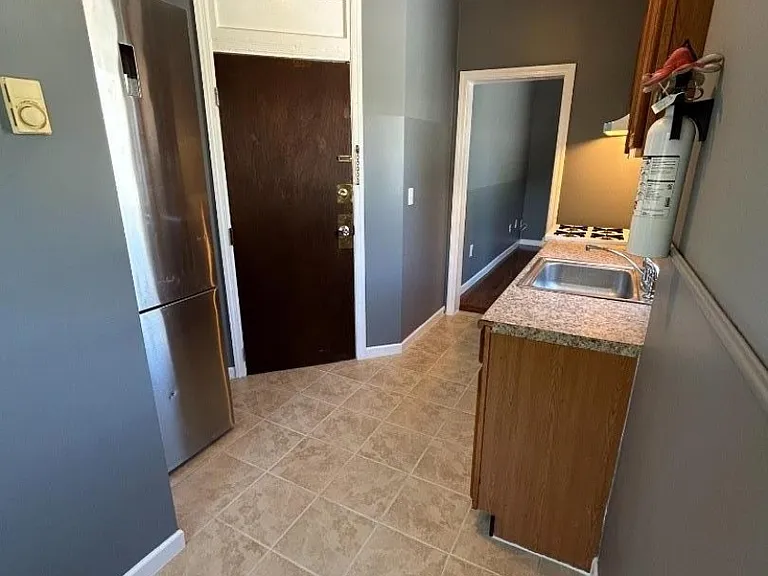 286 Nagle St #3 — Photo 4
