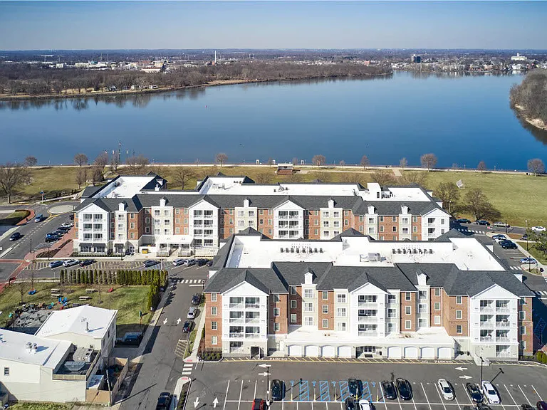 Pearl Pointe Apartments — Photo 43
