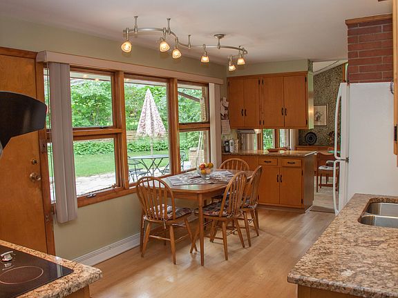 5th image of 444 Bastogne Dr