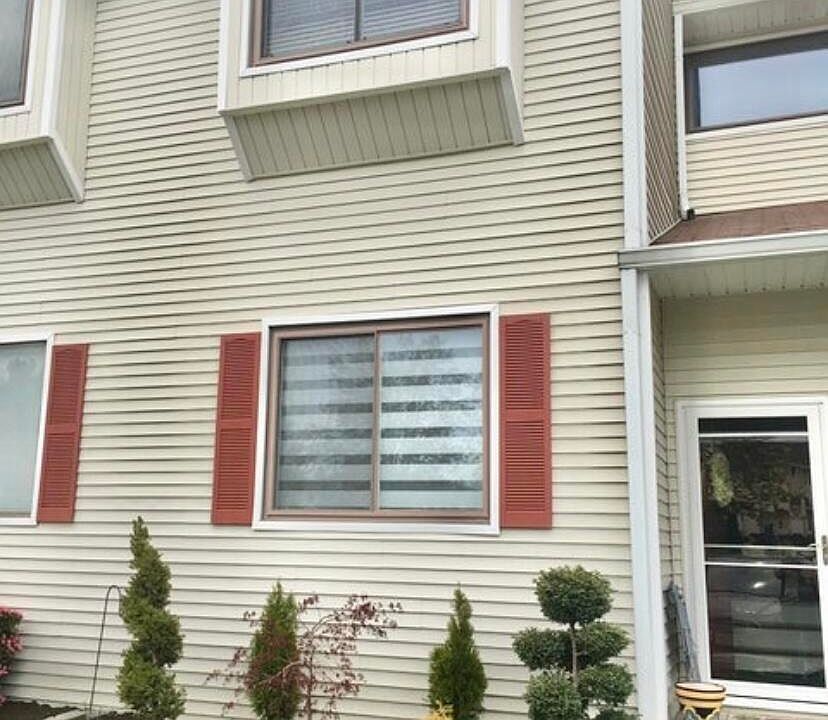 1st image of 283 Clubhouse Drive