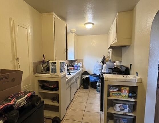 4th image of 901 W 83rd St