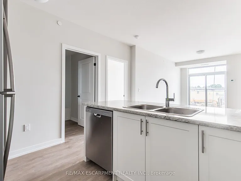 870 Queenston Rd #511 — Photo 10