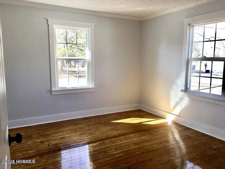 203 Red Oak St — Photo 7