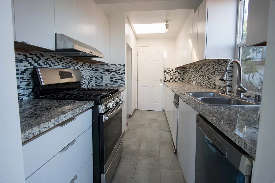 2 bed, 776 sqft, $4,750 — Photo 3