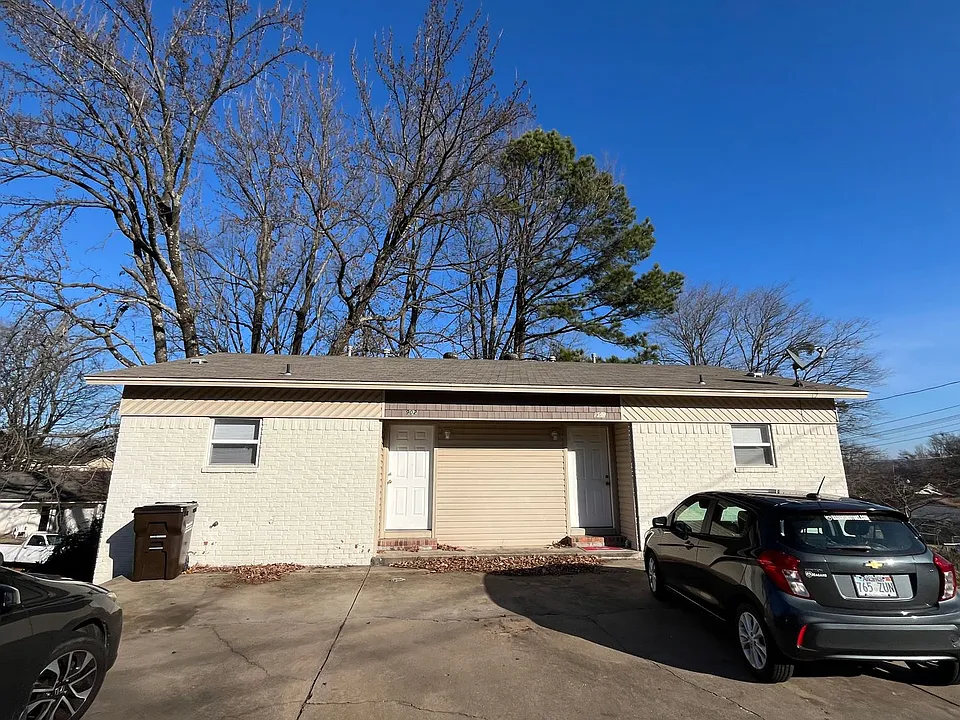 900 W 16th St