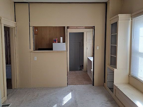 3rd image of 27 W Glenwood Ave
