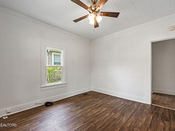 4th image of 1914 McCroskey Ave
