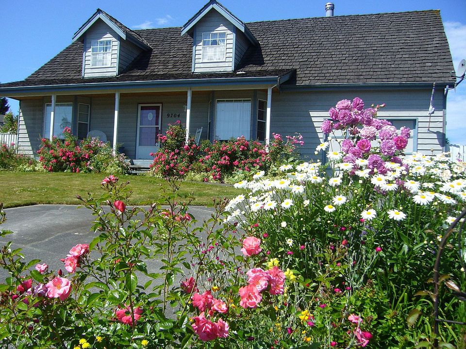 lake view cottage