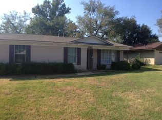 2002 W Northgate Dr, Irving, TX 75062