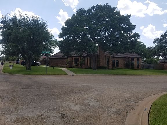 3rd image of 2 Hilliard Cir