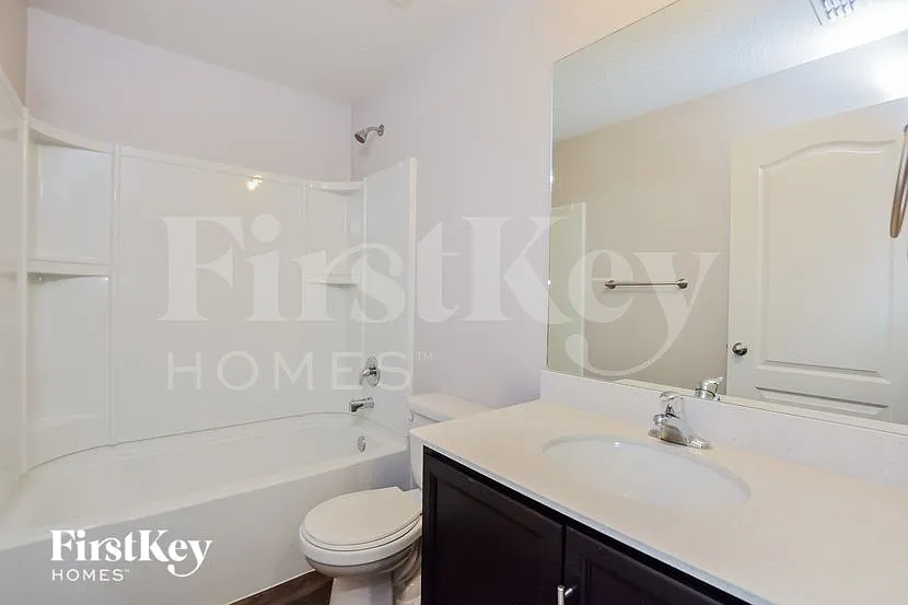 3 bed, 2.0 bath, 1494 sqft, $2,140 — Photo 2