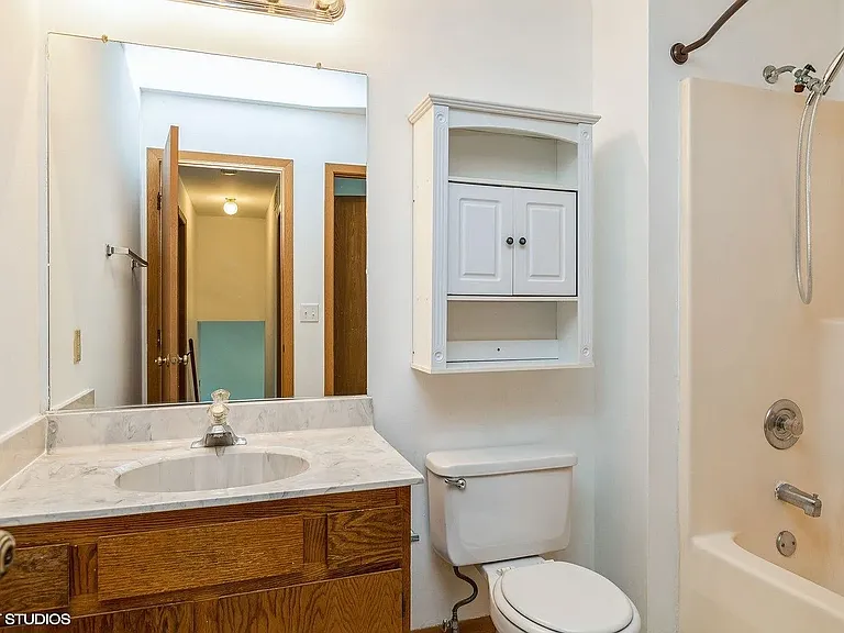 664 Regent Dr — Photo 7