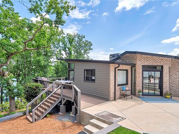 3rd image of 6570 Bermuda Ln
