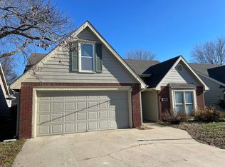 1808 Alvamar Pl, Lawrence, KS 66047