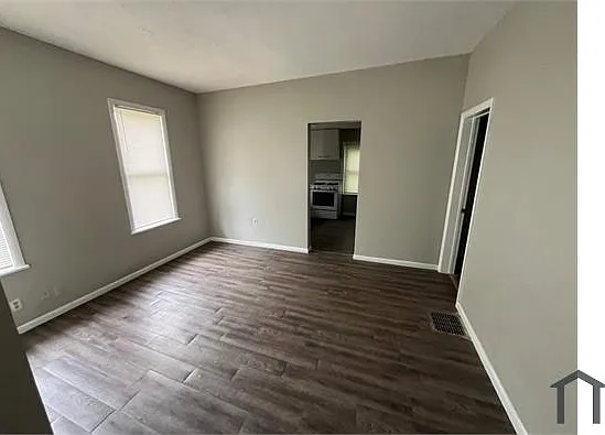 498 Gage St — Photo 5