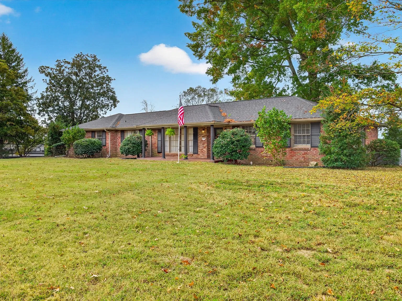 4 bed, 3.0 bath, 2510 sqft, $2,300 — Photo 3