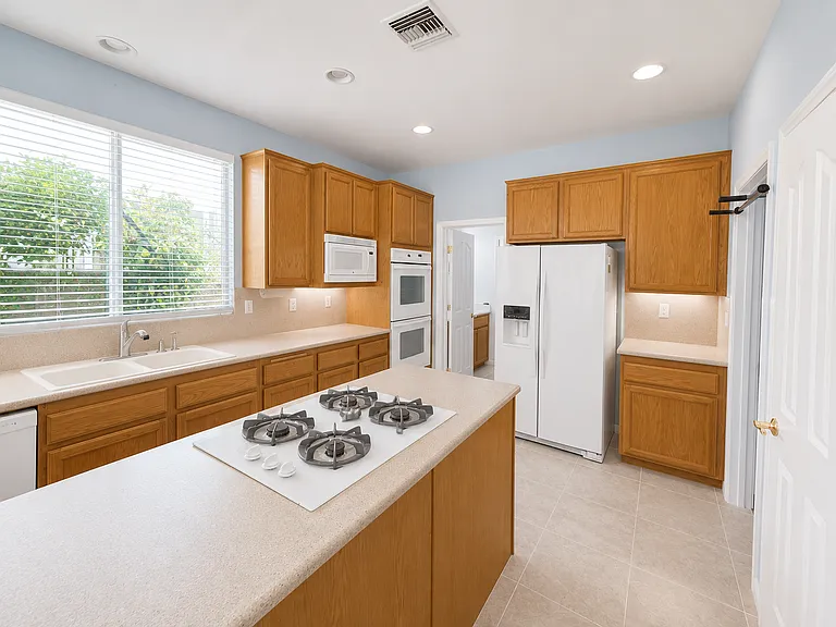 3574 Torrey View Ct — Photo 11