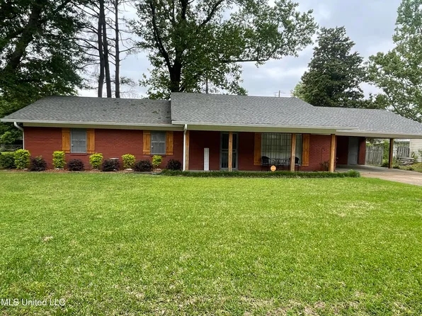 2221 Country Club Dr, Yazoo City, MS 39194