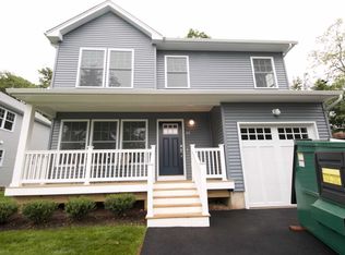 14 Woodland St, Huntington, NY 11743