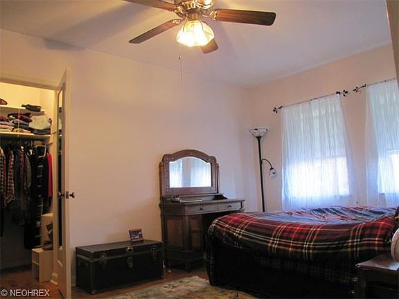 5th image of 15820 Van Aken Blvd APT 203