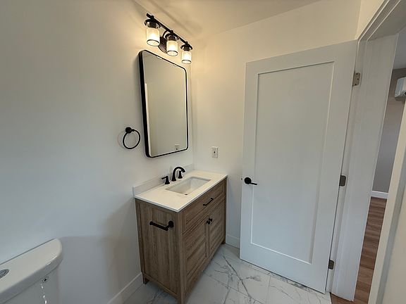 4th image of 807 Coeur D Alene Ave #1/2