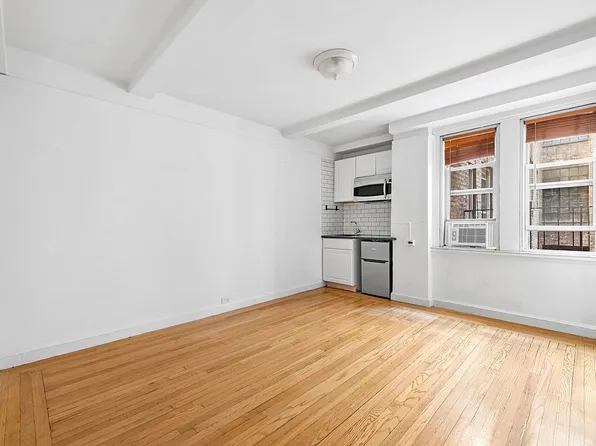 321 E 43rd St APT 511, Manhattan, NY 10017