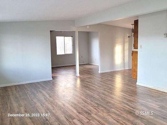 4th image of 439 W Reeves Ave
