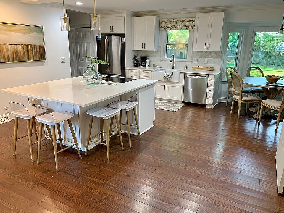 2nd image of 1002 Colonial Dr