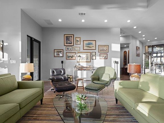 5th image of 809 N Shorewood Drive