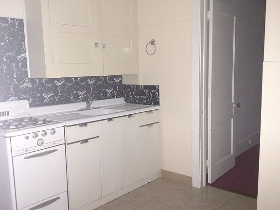 2433 Perkiomen Ave. Kitchen