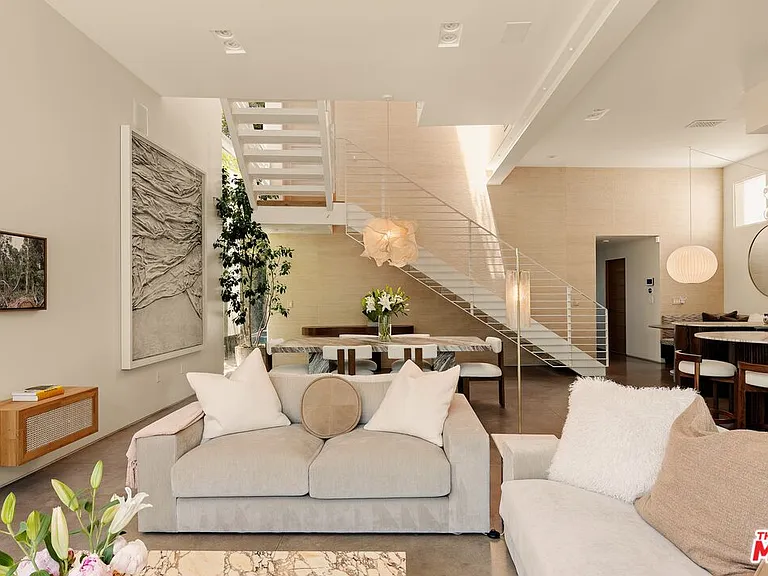 2341 Wilson Ave — Photo 4