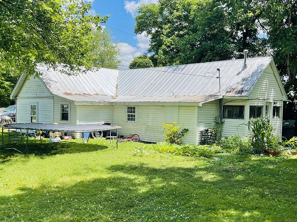 2nd image of 404 College St