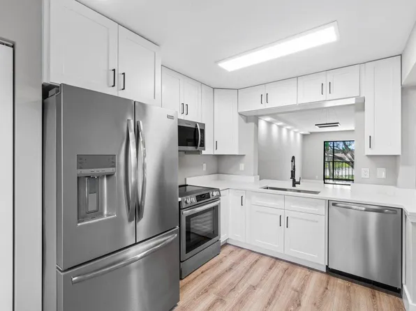 7270 Ashford Place #202, Delray Beach, FL 33446
