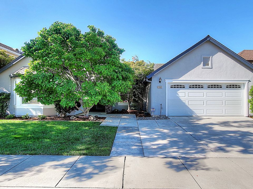 1st image of 2652 Dorset Ln