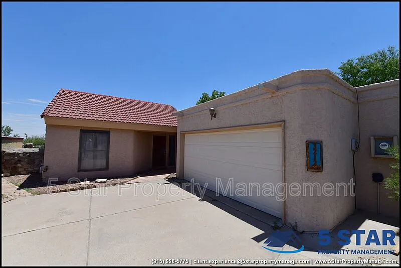 3 bed, 2.0 bath, 2002 sqft, $1,999 — Photo 2