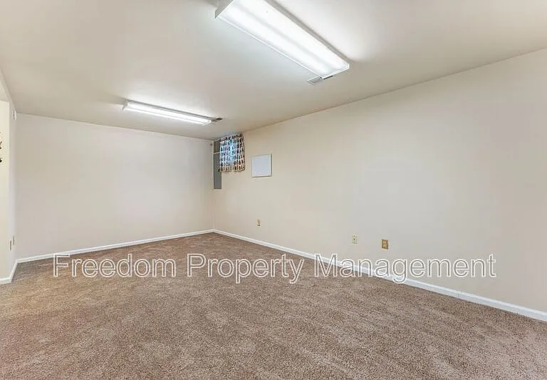 726 Pine Tree Ct — Photo 31
