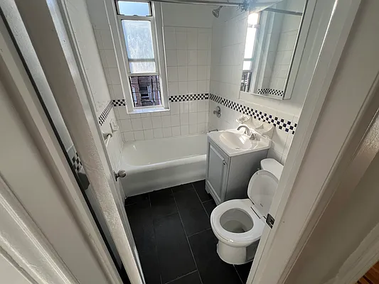 Bathroom, photo 1