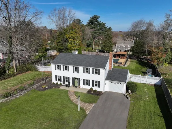 11 Constantine Dr, Marshfield, MA 02050