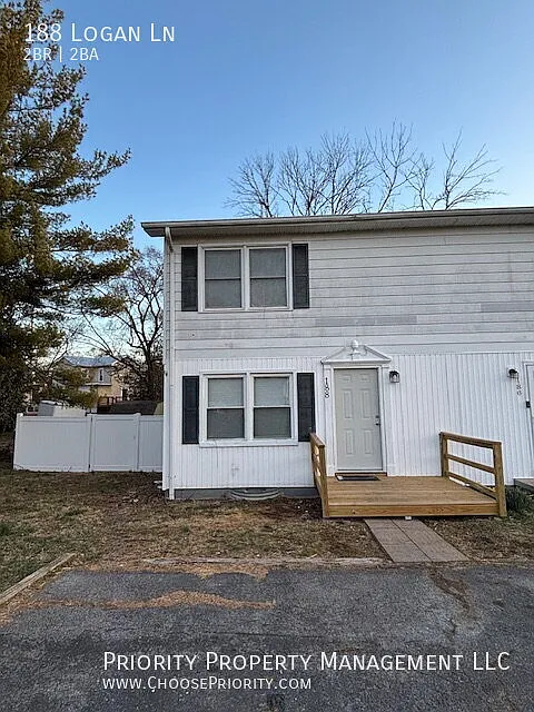Available Now - Two bedroom, 1.5 bath townhome in Harrisonburg. — Photo 1
