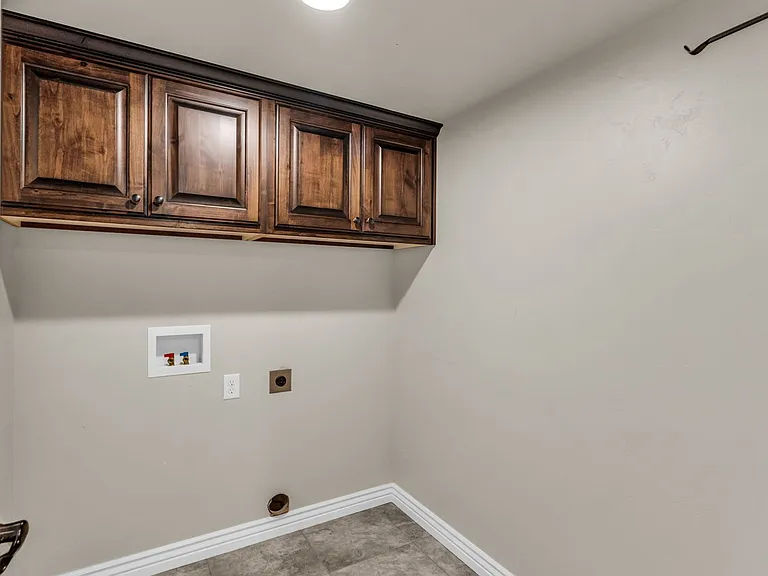 1377 S 4300 W — Photo 9