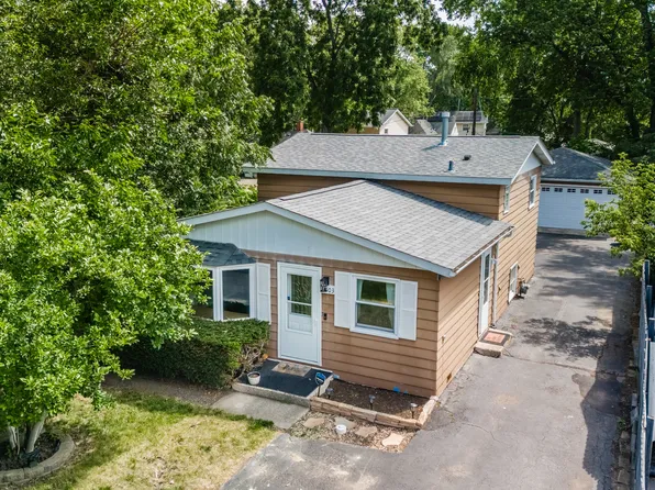 1103 Edgewater Ct, Round Lake Beach, IL 60073